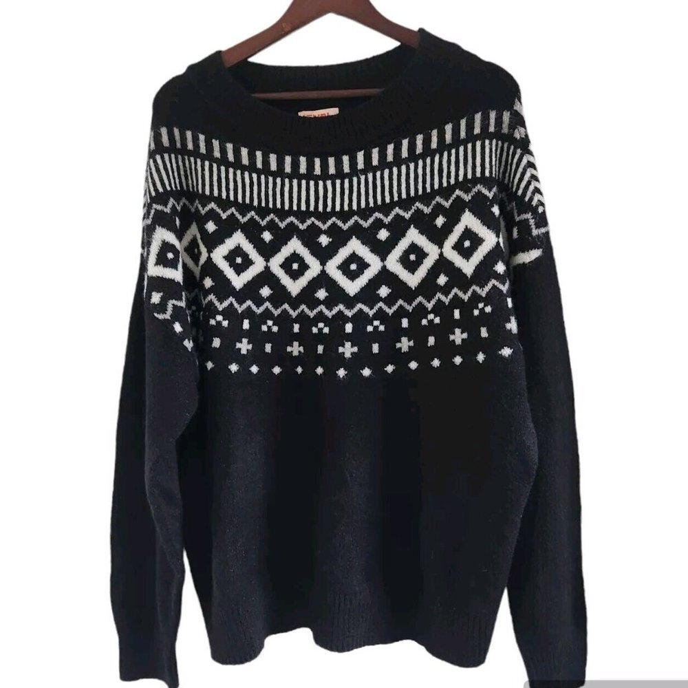 EVRI Black and White Crew Neck Sweater with Geometric Yoke